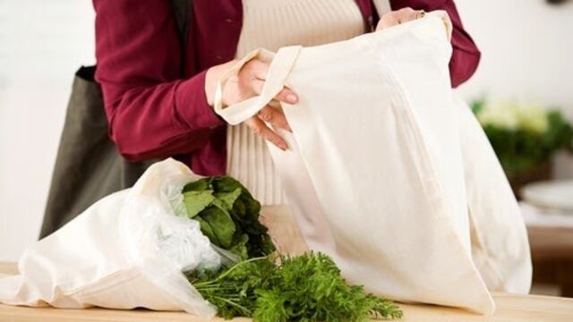 Campaña para juntar telas en desuso y hacer bolsas de compras en General Alvear. Imagen ilustrativa.