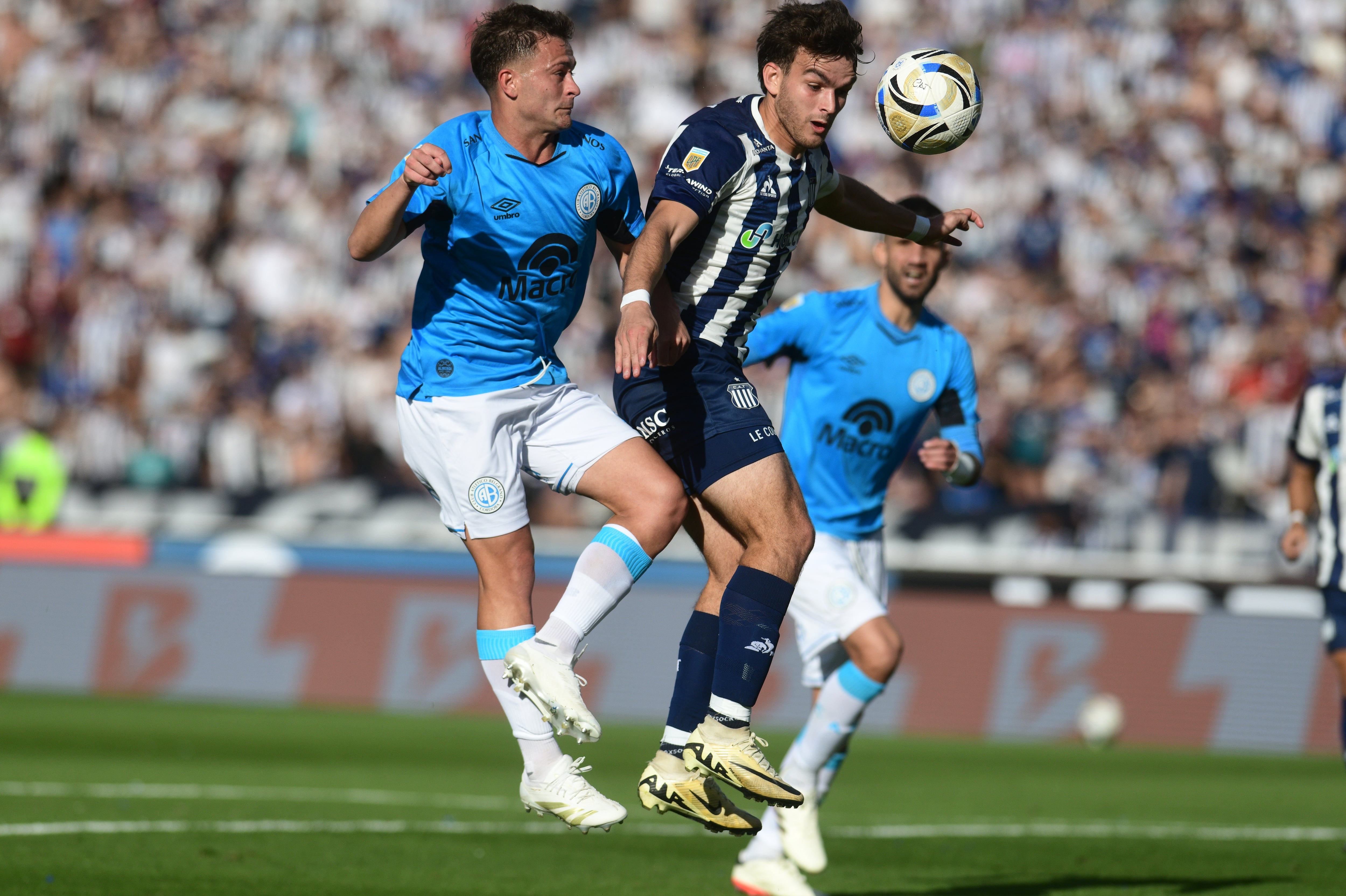 Talleres ante Belgrano, por la fecha 11 del Torneo Clausura. (Ramiro Pereyra / La Voz).