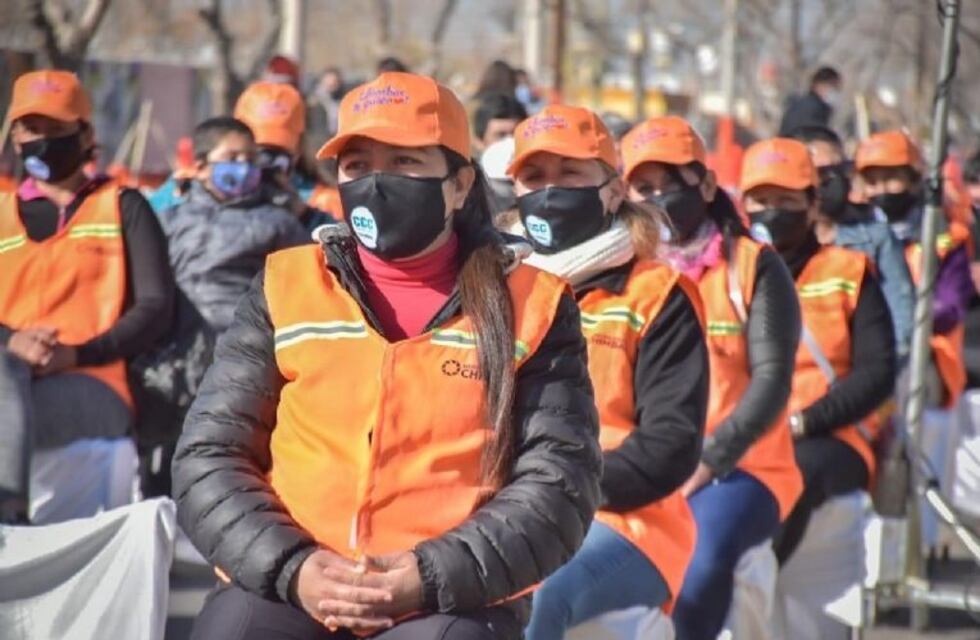 Chimbas firmó un convenio con organizaciones sociales para que beneficiarios de planes realicen trabajos municipales