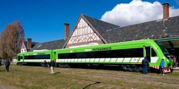 El Tren Patagónico finalizaba su trayecto turístico cuando atropelló a un hombre que se trasladaba en bicicleta.