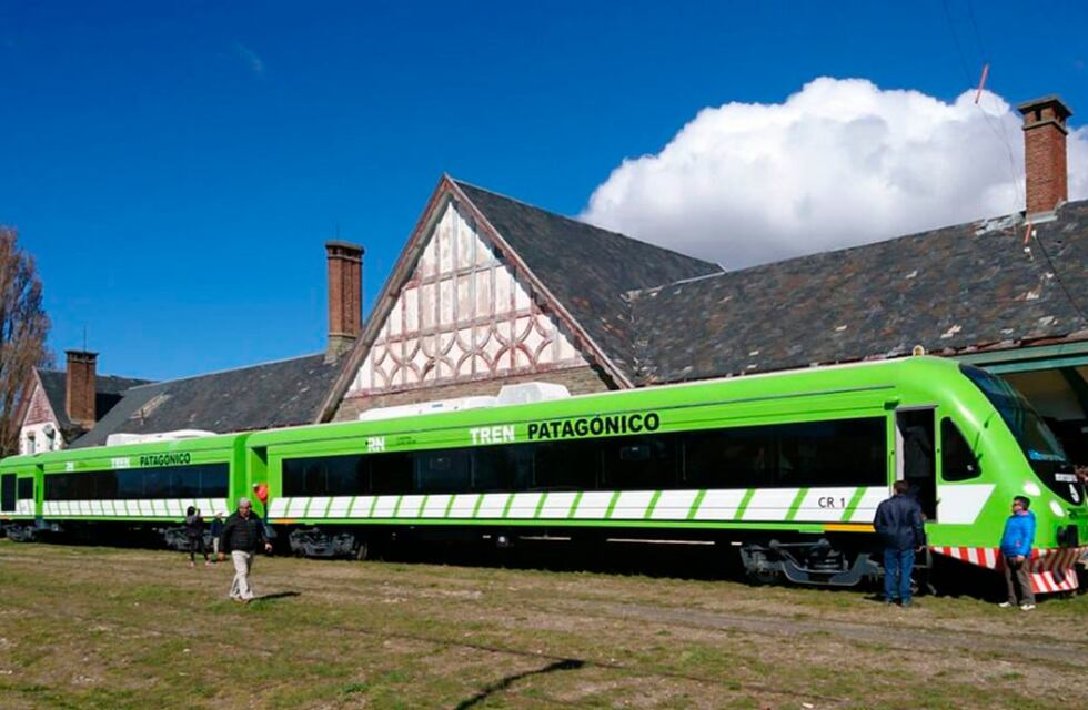 Tragedia en Bariloche: un hombre que circulaba en bicicleta, fue embestido por un tren y murió