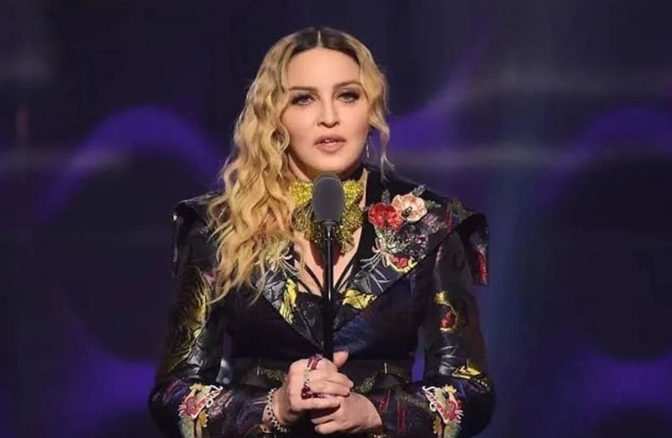 Así es la impactante mansión de Madonna en Nueva York: libros de Eva Perón y decoración gótica