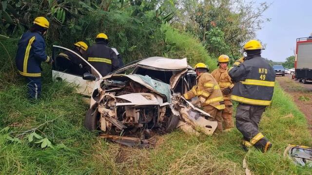 Accidente fatal en Eldorado: hay dos jovenes fallecidos y un conductor prófugo.
