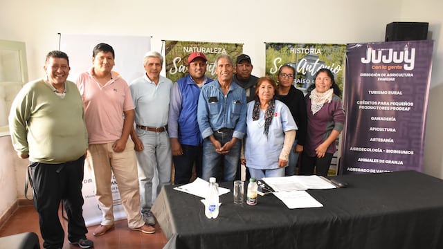 Nueve productores ganaderos de la zona de San Antonio recibieron créditos por un total de 9 millones de pesos otorgados por el Ministerio de Desarrollo Económico y Producción de la Provincia y el municipio local.