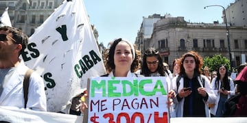 Médicas y enfermeras se suman a la movilización de este jueves en defensa de sus salarios