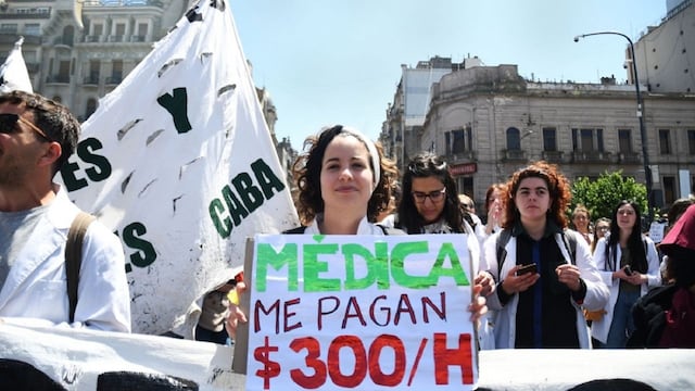 Médicas y enfermeras se suman a la movilización de este jueves en defensa de sus salarios