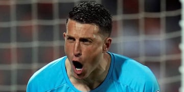 Nahuel Losada atajó uno en la serie de Lanús contra Central Córdoba, con eliminación para los santiagueños en Sudamericana. El lunes, contra Belgrano.