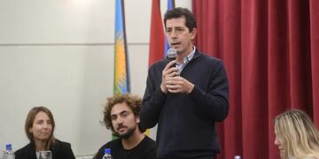 "Wado" de Pedro estuvo de sorpresa en Rafaela para participar del encuentro de la UIA Joven