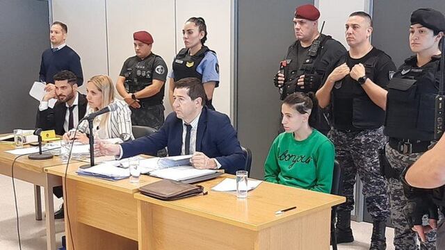 Magdalena Espósito Valenti y Abigail Páez siendo juzgadas por el crimen de Lucio Dupuy.