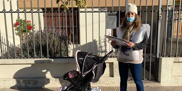 En Río Cuarto, censista fue a censar con su bebé.