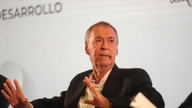 El gobernador Juan Schiaretti en la disertación en el Grupo Clarín sobre democracia y desarrollo. (Federico López Claro)