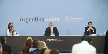 El presidente Alberto Fernández y los gobernadores firman un acuerdo contra la violencia de género. (Clarín)