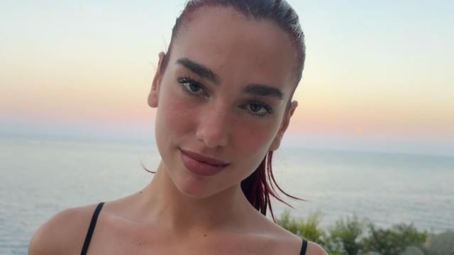 Tacos altos y medias traslúcidas: Dua Lipa revolucionó Instagram con un outfit arrollador