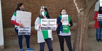 Protesta por vacunas en el CAF N° 30 del barrio Barranquitas