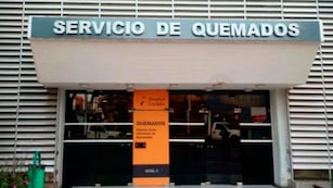 La mujer fue derivada al Instituto del Quemado.