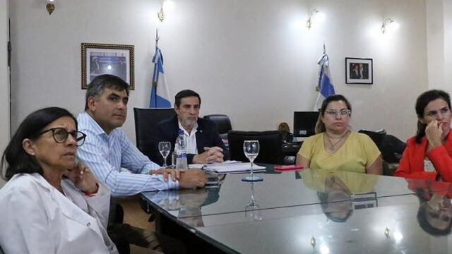 El ministro Medina Ruiz informó sobre el descenso de casos de dengue en la provincia.