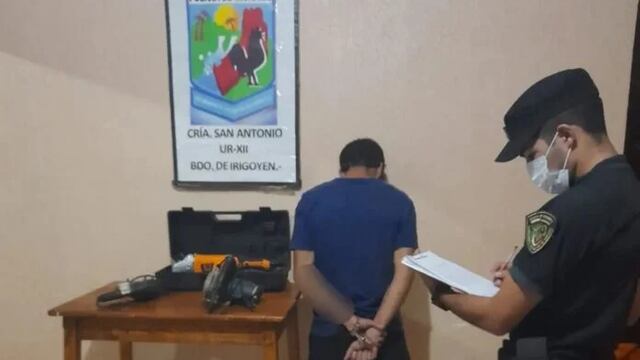 Varios jóvenes detenidos por robos en San Antonio y San Vicente.