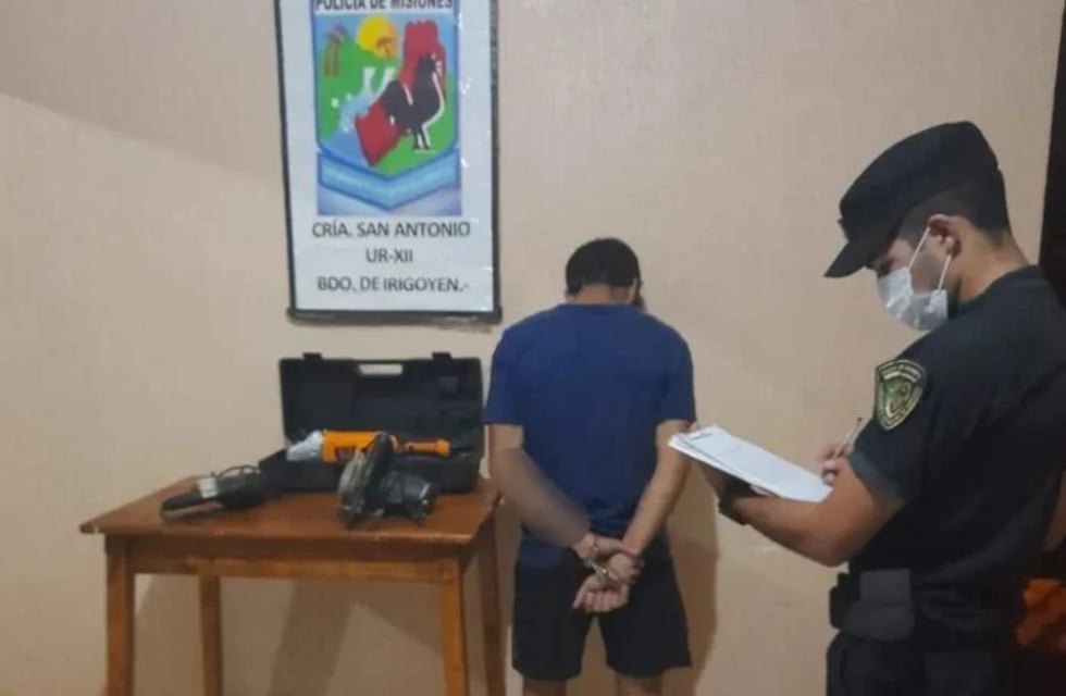 Varios jóvenes detenidos por robos en San Antonio y San Vicente