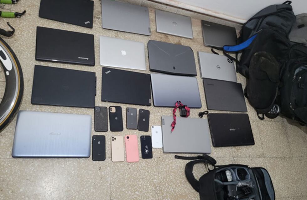 La Policía de Córdoba allanó tres viviendas y recuperó 14 celulares robados