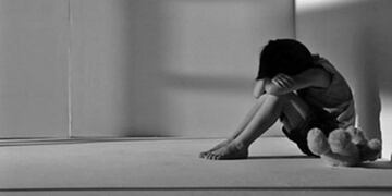 Condena a un hombre por abusar de sus hijastros de 2 y 4 años