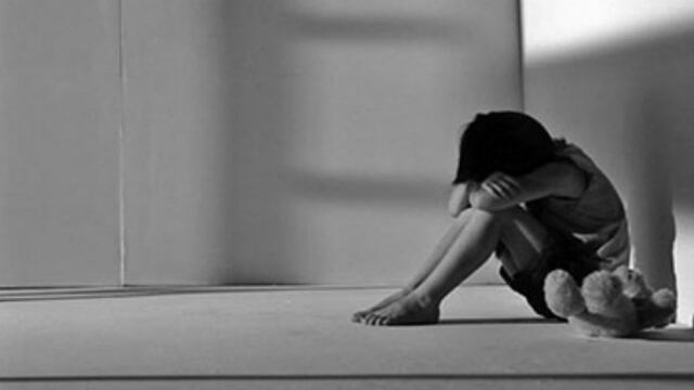 Condena a un hombre por abusar de sus hijastros de 2 y 4 años