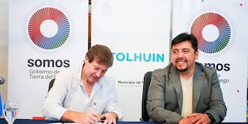 Gobernador de Tierra del Fuego AIAS, Gustavo Melella, firmó un convenio con el Intendente de Tolhuin, Daniel Harrington