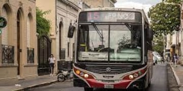 El paro de colectivos se lleva adelante en todo el interior del país.