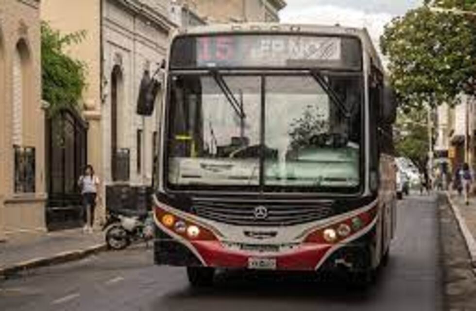 Paro de colectivos: durante esta tarde habrá reuniones para intentar destrabar el conflicto y que se reanude el servico