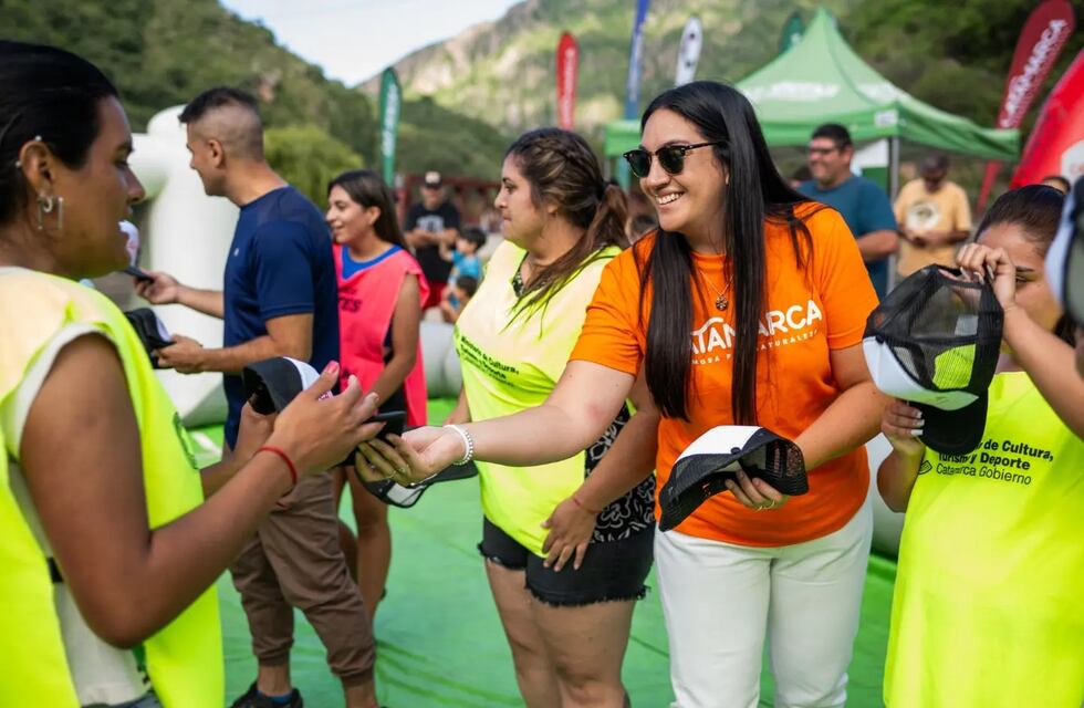 Fiesta en el río Las Trancas con participación de veraneantes