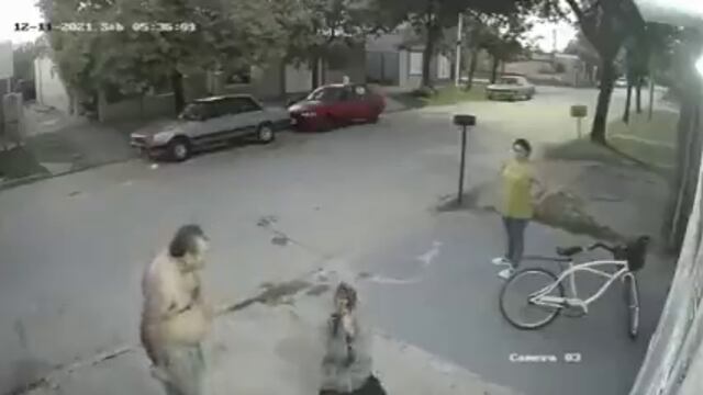 Atrapó a un ladrón y le hizo pedir perdón ante las cámaras de seguridad