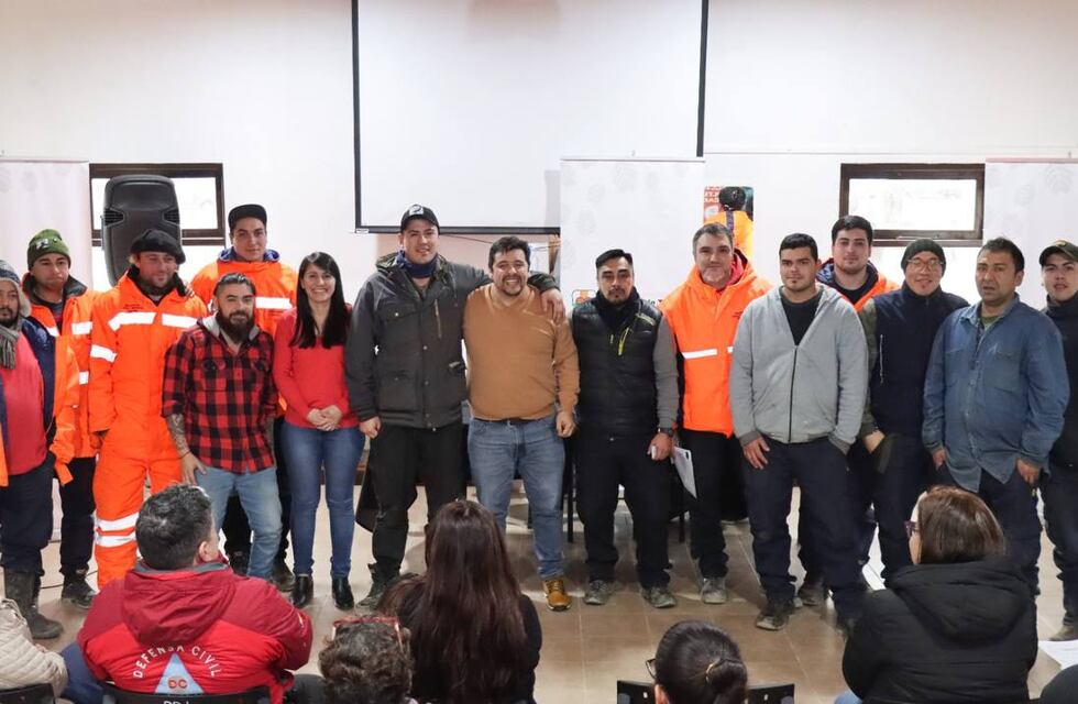 Tolhuin recibió dos nuevos vehículos para la flota Municipal