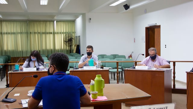 Concejales radicales María Alejandra Sagardoy, Leonardo Viotti, Miguel Destéfanis y Germán Bottero (de espaldas)