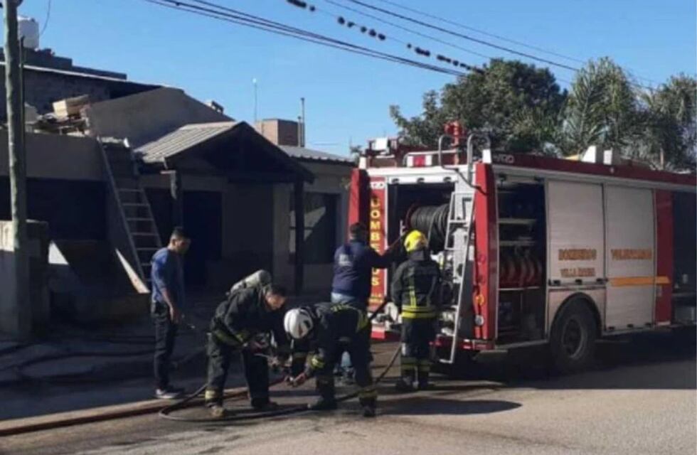 Un agente de la Policía logró salvar a un niño de un incendio en Villa María