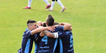 Los jugadores de Atlético celebran la victoria ante Independiente Rivadavia de Mendoza