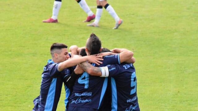 Los jugadores de Atlético celebran la victoria ante Independiente Rivadavia de Mendoza