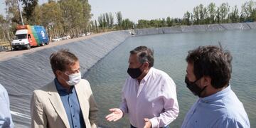 El gobernador Rodolfo Suárez inauguró esta mañana el Reservorio Rufino Ortega en Maipú. La obra beneficiará a casi mil hectáreas de cultivos. Gentileza Gobierno de Mendoza