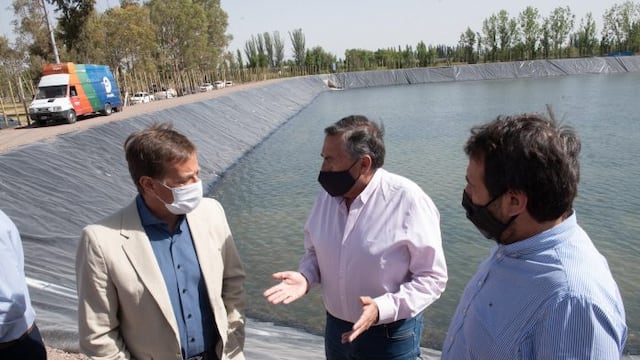 El gobernador Rodolfo Suárez inauguró esta mañana el Reservorio Rufino Ortega en Maipú. La obra beneficiará a casi mil hectáreas de cultivos. Gentileza Gobierno de Mendoza