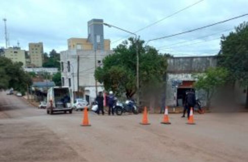 Choque entre un automóvil y una motocicleta dejó a un lesionado en Oberá