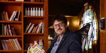 Felipe Pigna se suma al ciclo de Maipú. Foto: Clarín. / Colegio de Ingenieros
