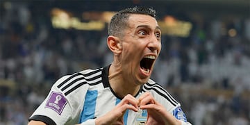 -FOTODELDÍA- Lusail (CATAR), 18/12/2022.- El jugador argentino Ángel di María muestra su alegría después de marcar el segundo gol de su selección durante la Final del Mundial Qatar 2022 entre Argentina y Francia este domingo en el estadio Lusail en Lusail, Catar. EFE/ Ronald Wittek