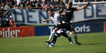 Independiente Rivadavia y Almirante Brown juegan en Mendoza el partido de ida por los cuartos de final de la Primera Nacional. / José Gutiérrez.