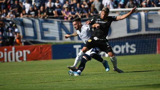 Independiente Rivadavia y Almirante Brown juegan en Mendoza el partido de ida por los cuartos de final de la Primera Nacional. / José Gutiérrez.