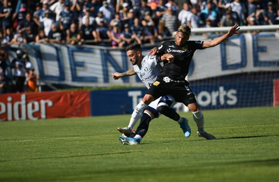 Independiente Rivadavia y Almirante Brown empataron 1-1 en el partido de ida por el Reducido