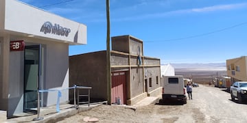 El nuevo cajero automático de Banco Macro quedó habilitado en la avenida Paso de Jama, entre las calles Jujuy y Siete de Octubre, en Olaroz.