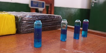 Las pruebas de campo Narcotest aplicadas a las muestras extraídas de los paquetes dieron resultado positivo para cocaína.