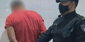 El policía se encuentra bien de salud, la herida ocasionada por el cuchillo fue leve.