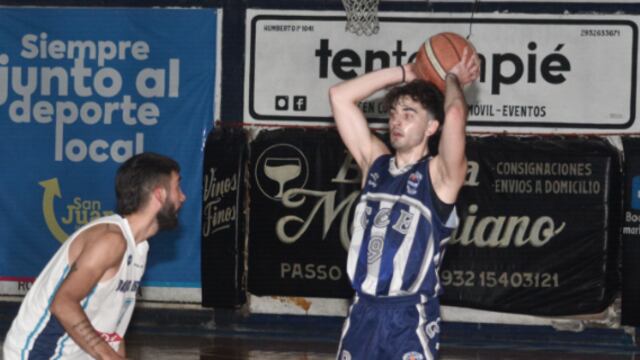 Espora derrotó a Bahía Basket como local.  (Foto Marcelo Barth).