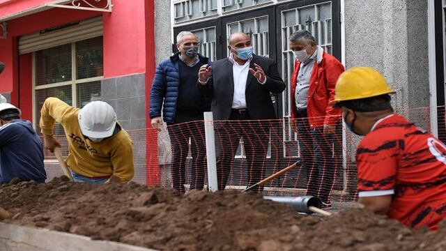 Manzur recorrió obras en la capital.
