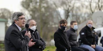 El gobernador de la provincia de Buenos Aires, Axel Kicillof, visitó esta mañana la Escuela Agropecuaria Dr. Ramón Santamarina del municipio de Tandil, donde presentó el Plan Bonaerense de Desarrollo Rural, que prevé una inversión de $172.875 millones para impulsar al sector.
