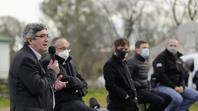 El gobernador de la provincia de Buenos Aires, Axel Kicillof, visitó esta mañana la Escuela Agropecuaria Dr. Ramón Santamarina del municipio de Tandil, donde presentó el Plan Bonaerense de Desarrollo Rural, que prevé una inversión de $172.875 millones para impulsar al sector.